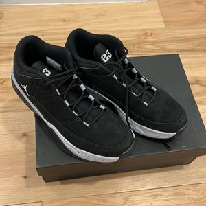 Womens Jordan max Aura 3